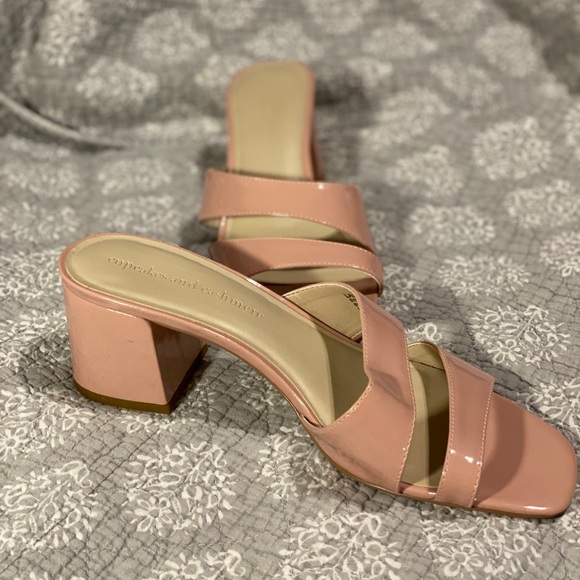 Cupcakes and Cashmere sandals - Picture 3 of 4